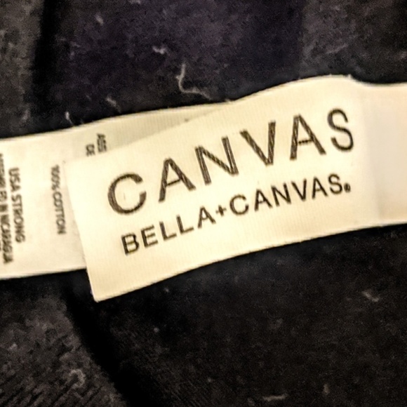 3/$15 Graphic Tee Everyone vs Racism - Picture 5 of 6